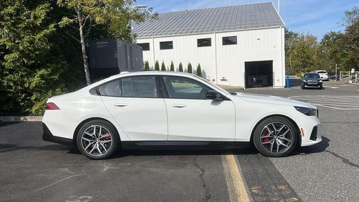 2025 BMW i5 M60