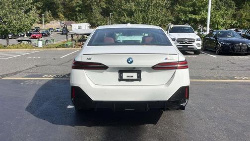 2025 BMW i5 M60