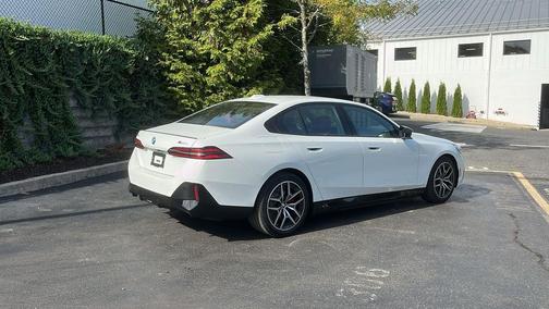 2025 BMW i5 M60