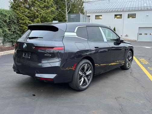 2026 BMW iX xDrive45