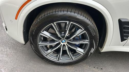 2025 BMW X5 M60i