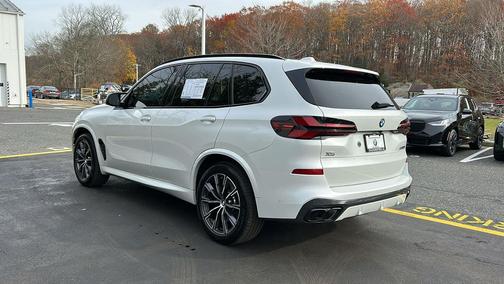 2025 BMW X5 M60i