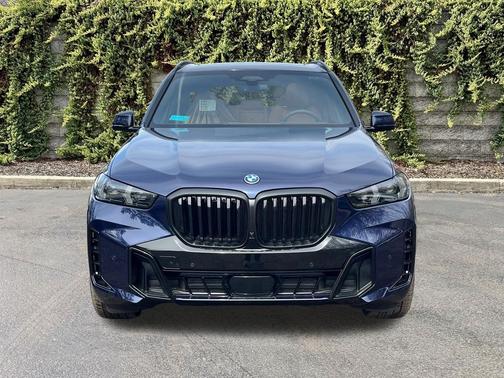 Tanzanite Blue II Metallic 2026 BMW X5 PHEV xDrive50e