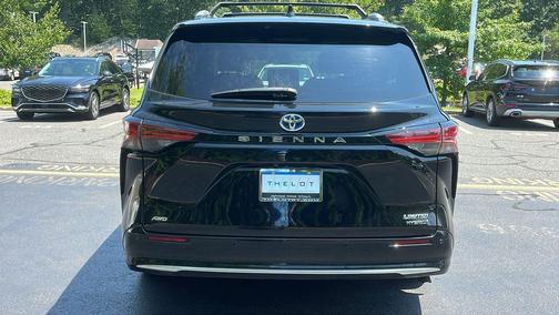 2022 Toyota Sienna Limited 7-Passenger