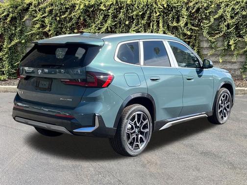 Cape York Green Metallic 2026 BMW X1 xDrive28i