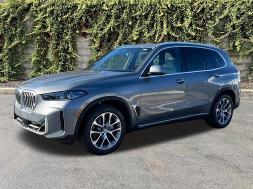 Skyscraper Grey Metallic 2026 BMW X5 xDrive40i