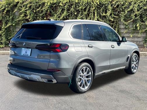 Skyscraper Grey Metallic 2026 BMW X5 xDrive40i