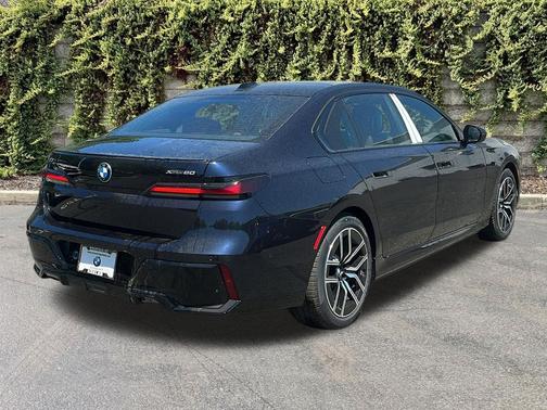 Carbon Black Metallic 2026 BMW i7 xDrive60