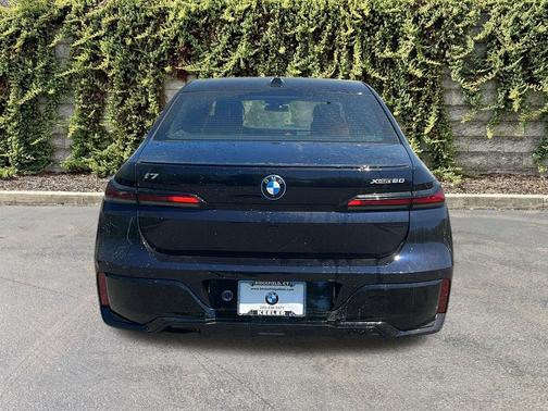 Carbon Black Metallic 2026 BMW i7 xDrive60