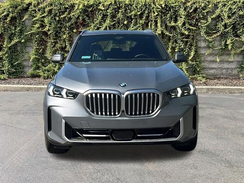 Skyscraper Grey Metallic 2026 BMW X5 xDrive40i