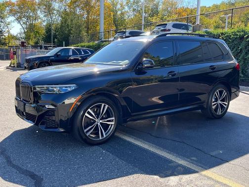 2022 BMW X7 M50i