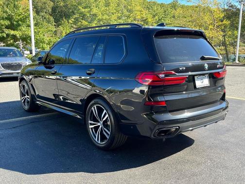 2022 BMW X7 M50i