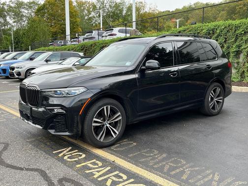 2022 BMW X7 M50i