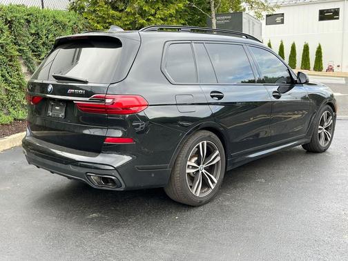 2022 BMW X7 M50i