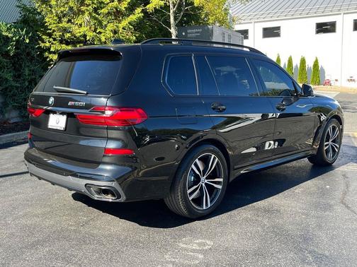 2022 BMW X7 M50i