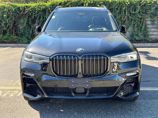 2022 BMW X7 M50i