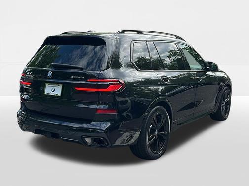 Black Sapphire Metallic 2024 BMW X7 xDrive40i