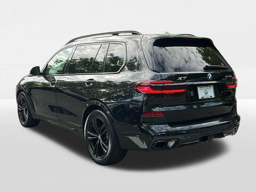Black Sapphire Metallic 2024 BMW X7 xDrive40i