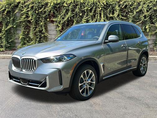 Skyscraper Grey Metallic 2026 BMW X5 xDrive40i