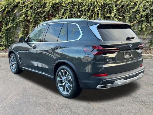 Dravit Grey Metallic 2026 BMW X5 PHEV xDrive50e