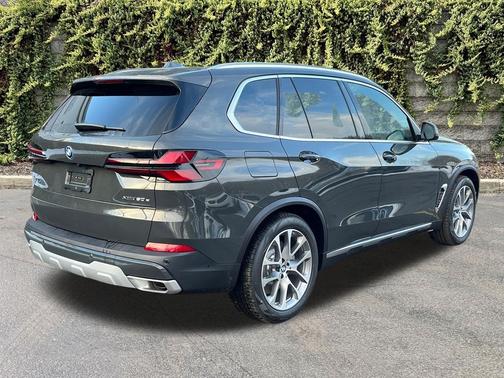 Dravit Grey Metallic 2026 BMW X5 PHEV xDrive50e