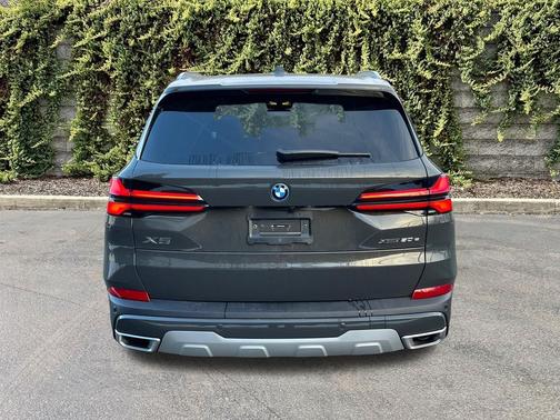 Dravit Grey Metallic 2026 BMW X5 PHEV xDrive50e