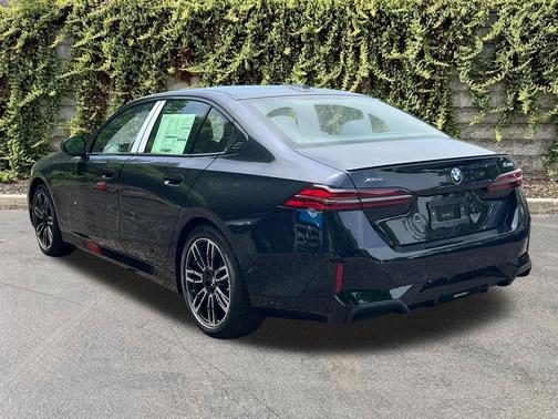 Carbon Black Metallic 2027 BMW 530 i xDrive