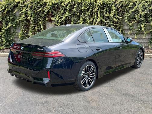 Carbon Black Metallic 2027 BMW 530 i xDrive