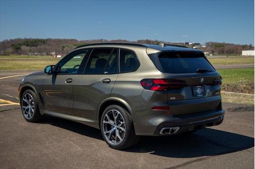 2024 BMW X5 M60i