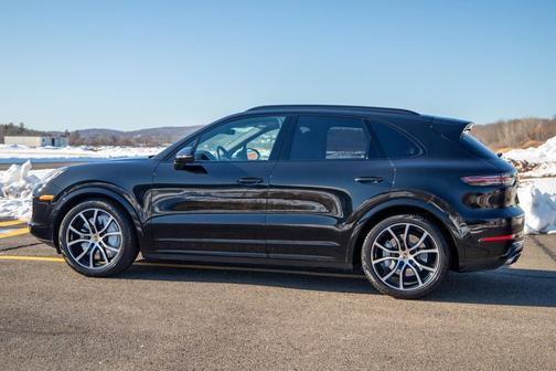 2023 Porsche Cayenne Turbo