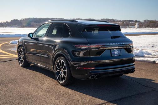 2023 Porsche Cayenne Turbo