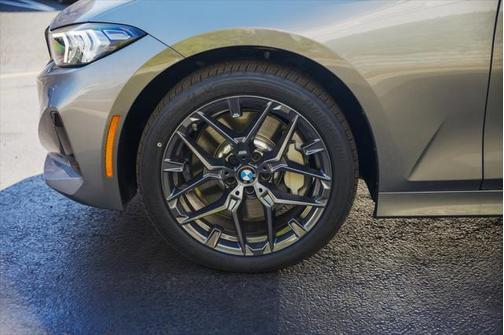 2025 BMW 330 i xDrive