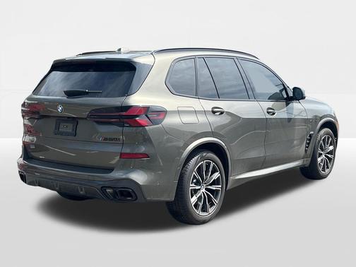 Manhattan Green Metallic 2025 BMW X5 M60i