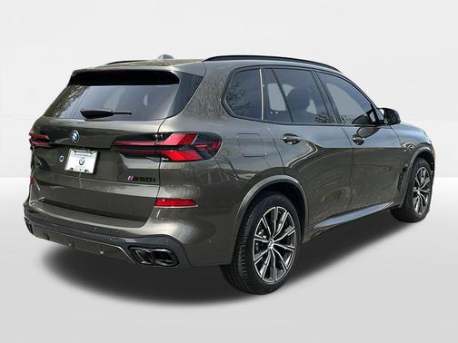 Manhattan Green Metallic 2025 BMW X5 M60i