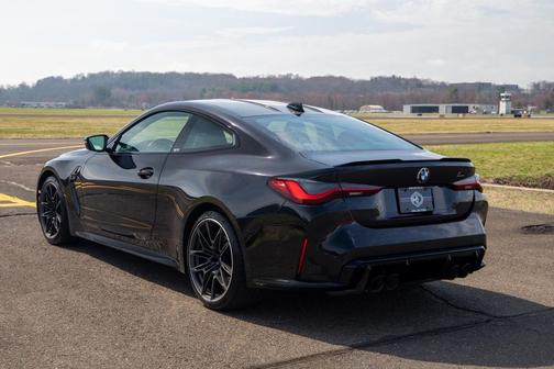 Black Sapphire Metallic 2022 BMW M4 Competition xDrive