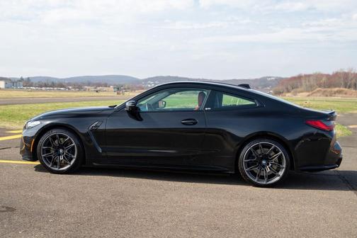 Black Sapphire Metallic 2022 BMW M4 Competition xDrive