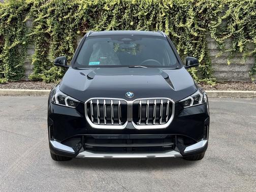 Black Sapphire Metallic 2026 BMW X1 xDrive28i
