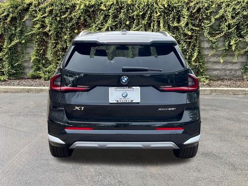 Black Sapphire Metallic 2026 BMW X1 xDrive28i