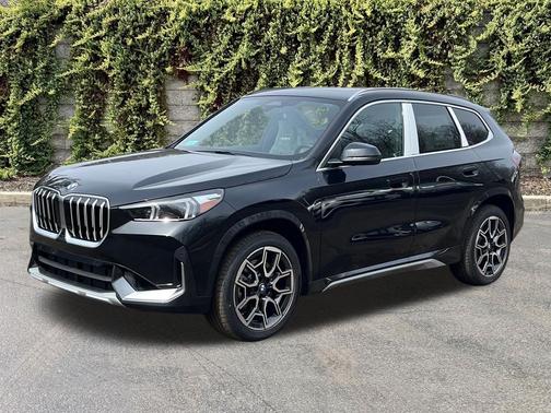 Black Sapphire Metallic 2026 BMW X1 xDrive28i