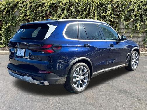 Tanzanite Blue II Metallic 2026 BMW X5 PHEV xDrive50e