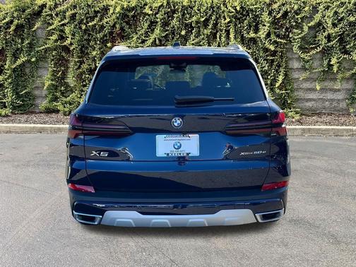 Tanzanite Blue II Metallic 2026 BMW X5 PHEV xDrive50e