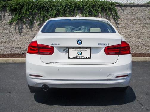 Alpine White 2018 BMW 320 i