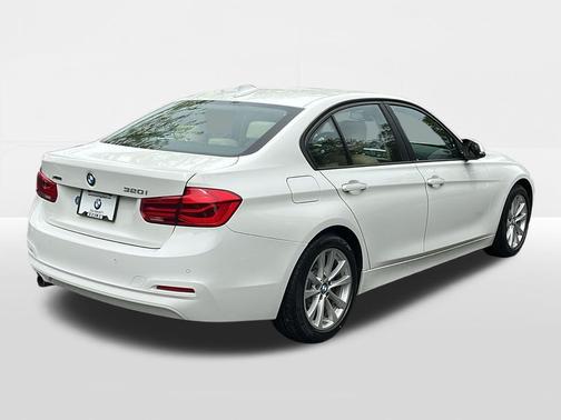Alpine White 2018 BMW 320 i