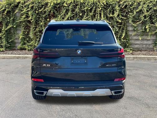 Black Sapphire Metallic 2026 BMW X5 xDrive40i