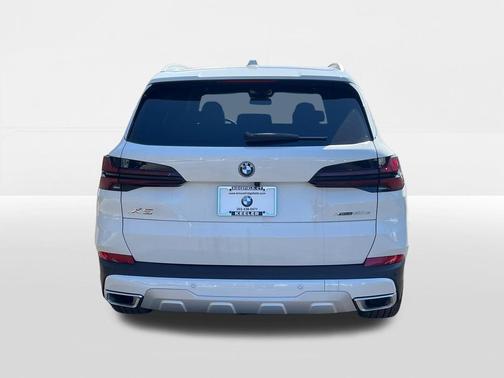 Alpine White 2026 BMW X5 PHEV xDrive50e