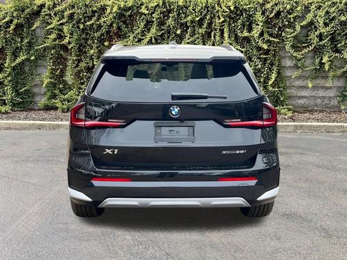 Black Sapphire Metallic 2026 BMW X1 xDrive28i