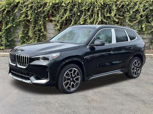 Black Sapphire Metallic 2026 BMW X1 xDrive28i