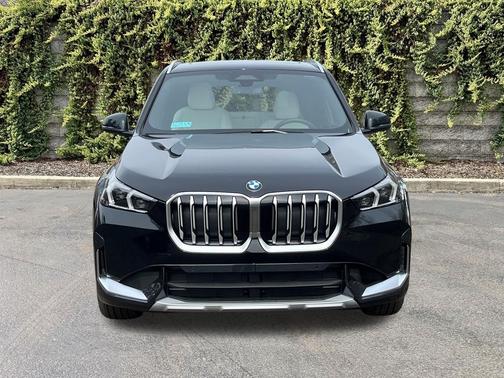 Black Sapphire Metallic 2026 BMW X1 xDrive28i