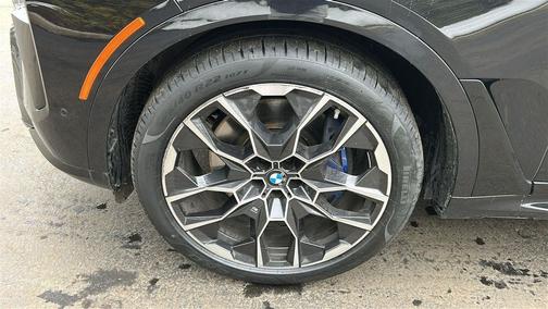 2023 BMW X7 M60i