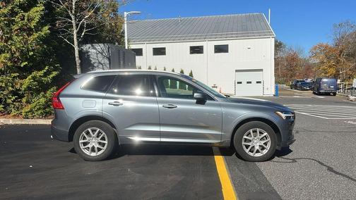 2021 Volvo XC60 T5 Momentum